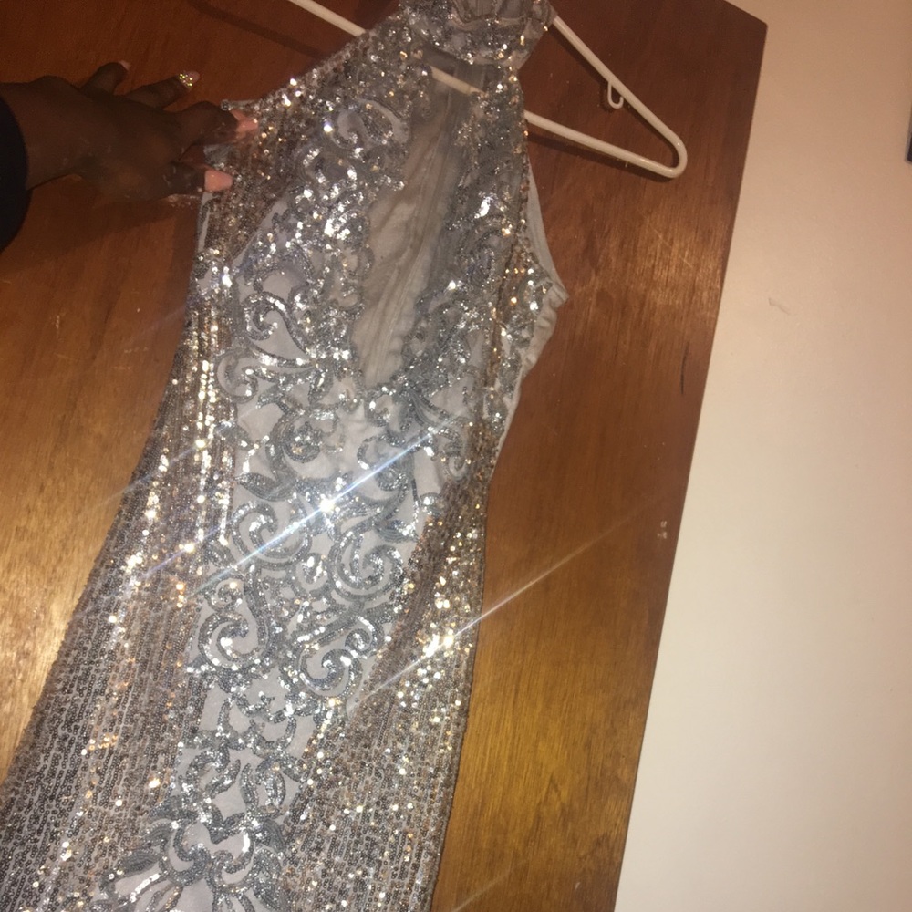 Dach Boutique Dazling Silver Customized Dress! - Picture 7 of 8